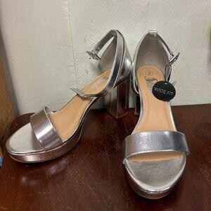 NWOT Shein Silver Pump Heels Size 9 NWOB Prom Party Special Occasion